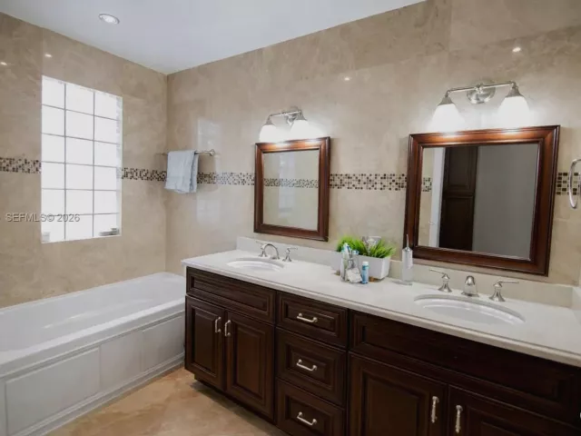 4-bedroom home for sale in Miami - 15542 SW 112th Dr - MondialRealty