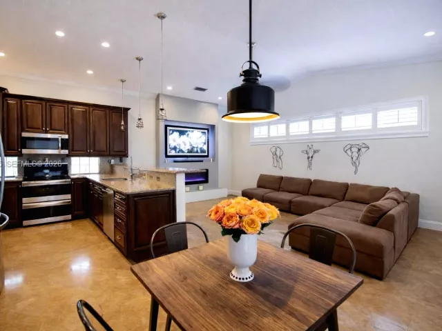 4-bedroom home for sale in Miami - 15542 SW 112th Dr - MondialRealty