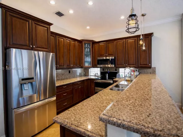 4-bedroom home for sale in Miami - 15542 SW 112th Dr - MondialRealty