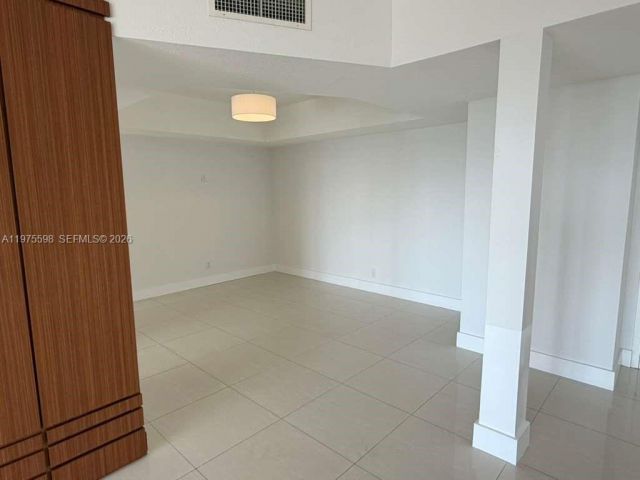Apartment for rent  Unit #611 - photo 7503075