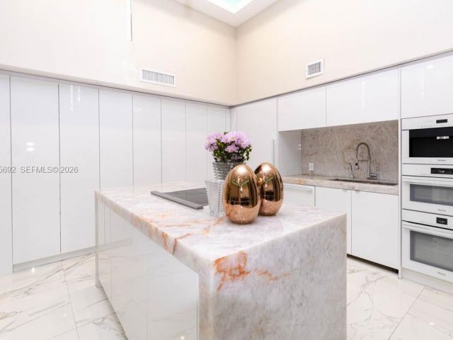 Apartment for sale  Unit #310 - photo 7500420