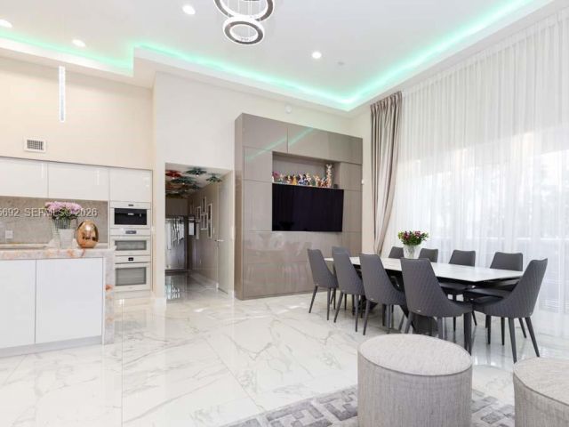 Apartment for sale  Unit #310 - photo 7500429