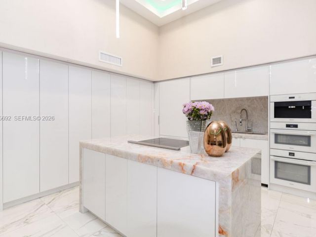 Apartment for sale  Unit #310 - photo 7500431