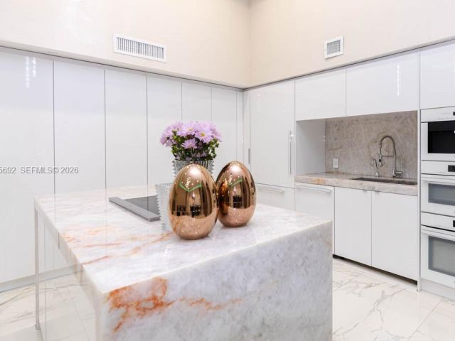 Apartment for sale  Unit #310 - photo 7500433