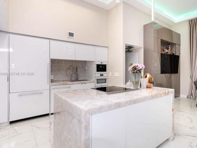 Apartment for sale  Unit #310 - photo 7500434