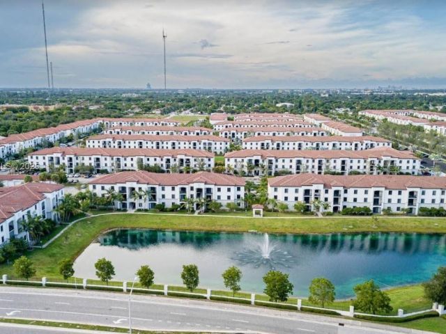 Home for sale at 21018 NE 8th Ave 21018 - photo 7529821