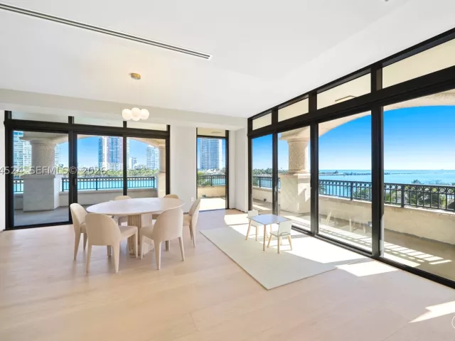 7-bedroom condo for sale in Miami Beach - 7043 Fisher Island Dr 7043 - MondialRealty
