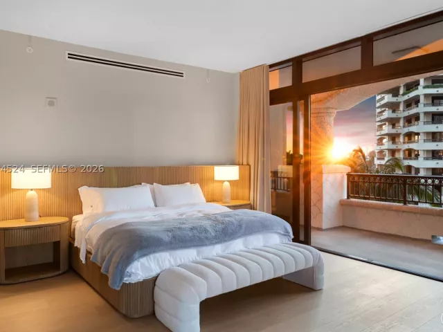 7-bedroom condo for sale in Miami Beach - 7043 Fisher Island Dr 7043 - MondialRealty