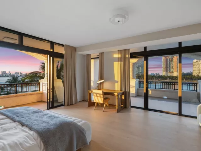 7-bedroom condo for sale in Miami Beach - 7043 Fisher Island Dr 7043 - MondialRealty