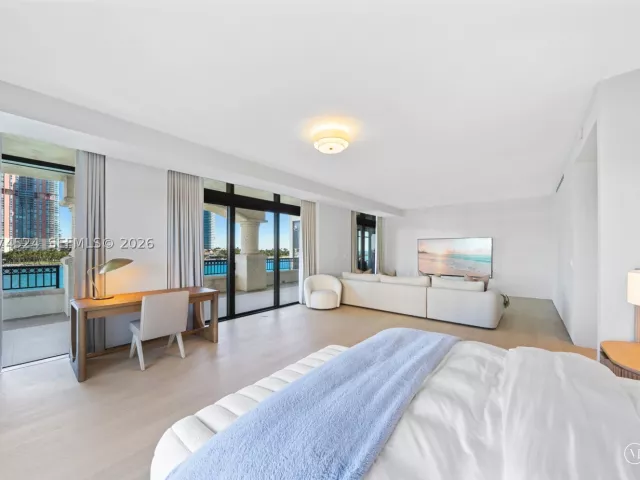 7-bedroom condo for sale in Miami Beach - 7043 Fisher Island Dr 7043 - MondialRealty