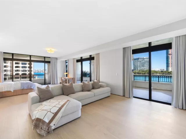 7-bedroom condo for sale in Miami Beach - 7043 Fisher Island Dr 7043 - MondialRealty