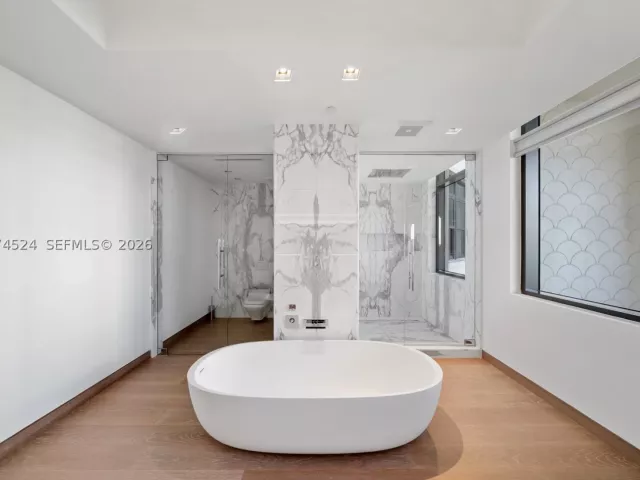 7-bedroom condo for sale in Miami Beach - 7043 Fisher Island Dr 7043 - MondialRealty