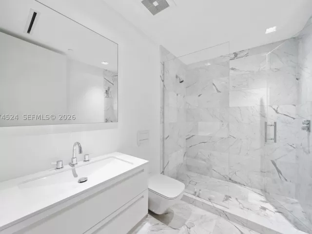 7-bedroom condo for sale in Miami Beach - 7043 Fisher Island Dr 7043 - MondialRealty