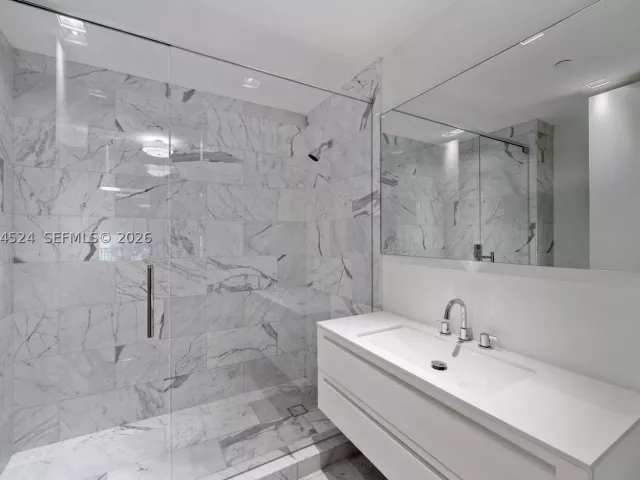 7-bedroom condo for sale in Miami Beach - 7043 Fisher Island Dr 7043 - MondialRealty