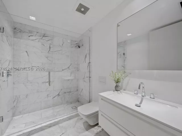 7-bedroom condo for sale in Miami Beach - 7043 Fisher Island Dr 7043 - MondialRealty