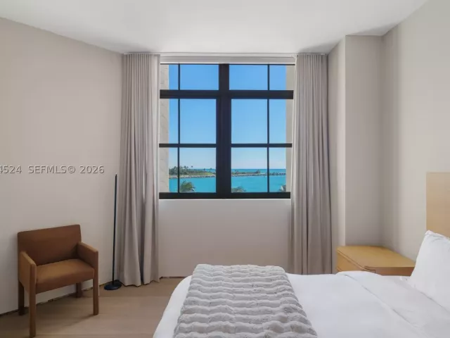 7-bedroom condo for sale in Miami Beach - 7043 Fisher Island Dr 7043 - MondialRealty
