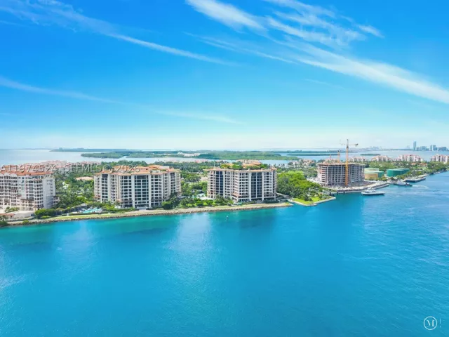 7-bedroom condo for sale in Miami Beach - 7043 Fisher Island Dr 7043 - MondialRealty