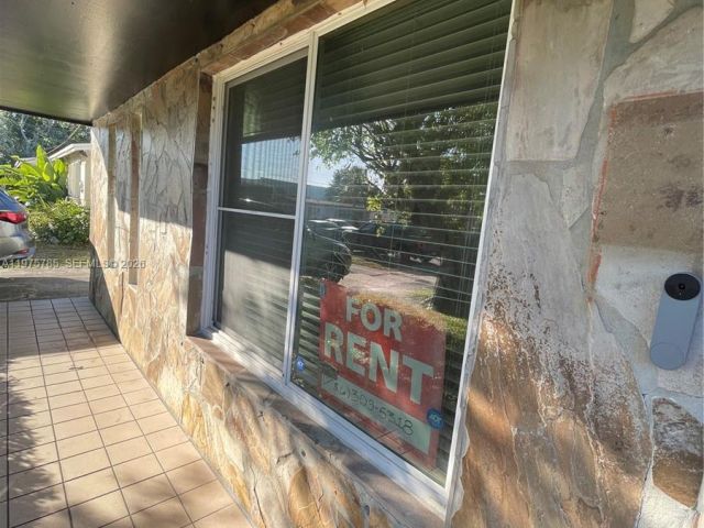 Home for rent at 365 NW 4th Ct - photo 7450524