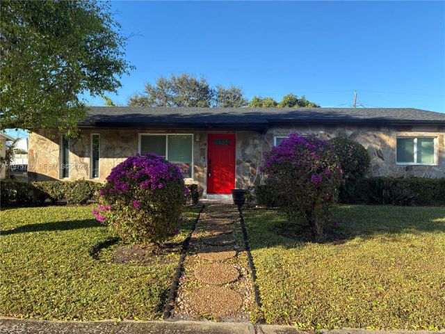 Home for rent at 365 NW 4th Ct - photo 7450526