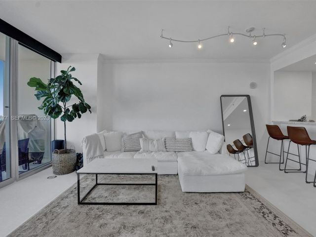 Apartment for sale  Unit #811 - photo 7491525