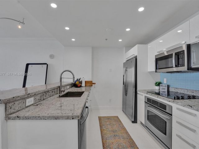 Apartment for sale  Unit #811 - photo 7491528