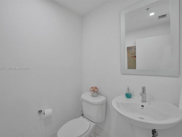 Apartment for sale  Unit #811 - photo 7491534