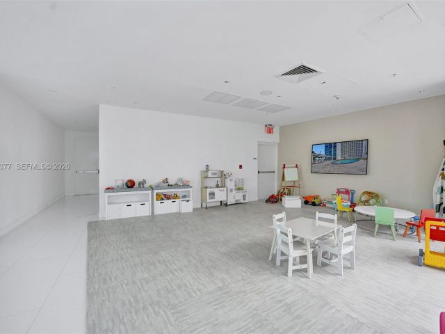 Apartment for sale  Unit #811 - photo 7491542