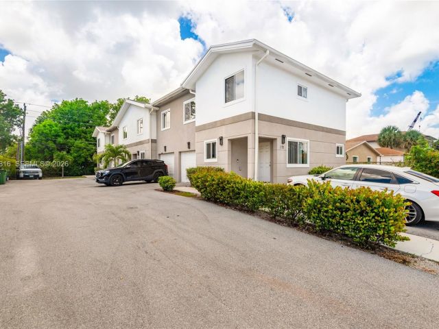 3-bedroom home for rent in Fort Lauderdale - 813 NW 3rd Ave 813 - MondialRealty