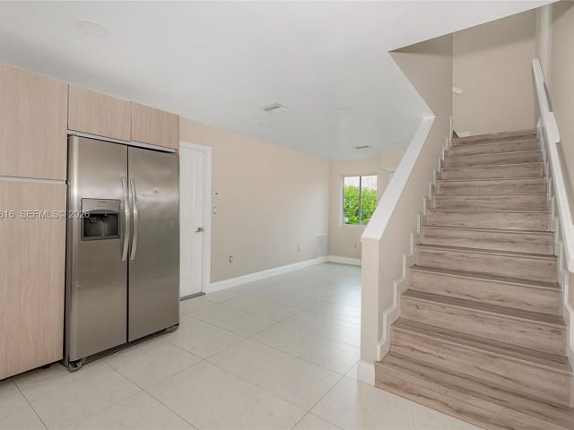 3-bedroom home for rent in Fort Lauderdale - 813 NW 3rd Ave 813 - MondialRealty