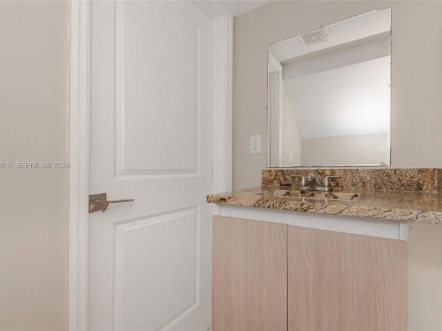 3-bedroom home for rent in Fort Lauderdale - 813 NW 3rd Ave 813 - MondialRealty