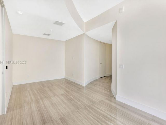 Apartment for rent  Unit #4604 - photo 7495697