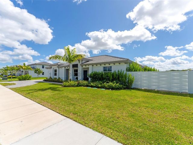 Home for rent at 19866 SW 320th St 0 - photo 7460209