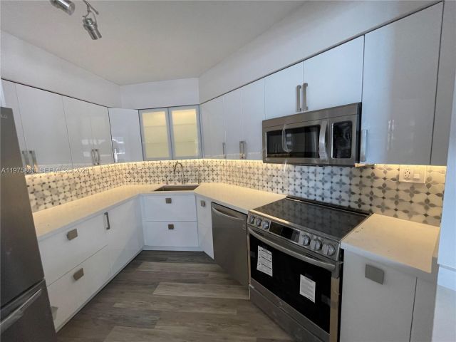 Apartment for rent  Unit #1012 - photo 7504648