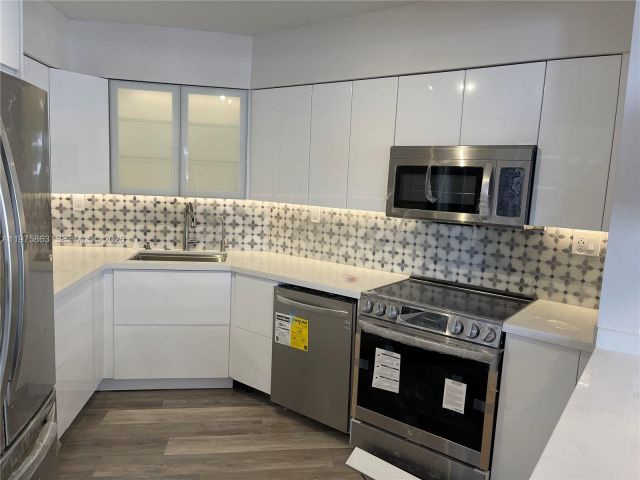 Apartment for rent  Unit #1012 - photo 7504655