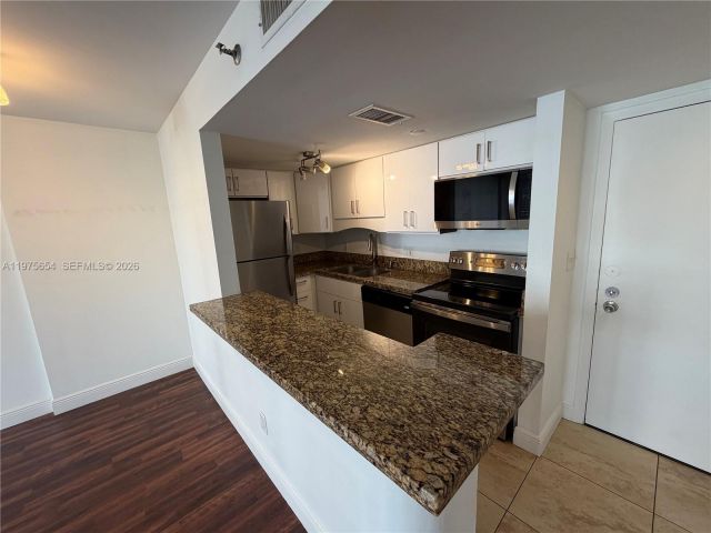 Apartment for rent  Unit #707 - photo 7479089