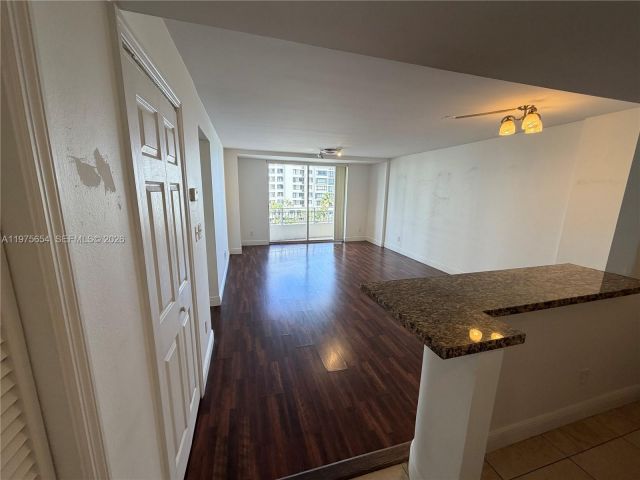 Apartment for rent  Unit #707 - photo 7479090