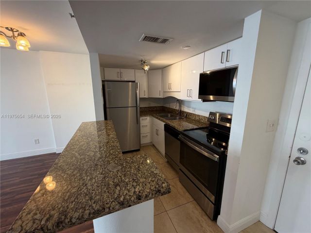 Apartment for rent  Unit #707 - photo 7479091