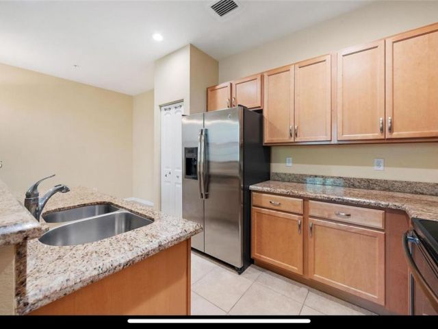 Home for rent at 259 SW 7th Ct - photo 7478649