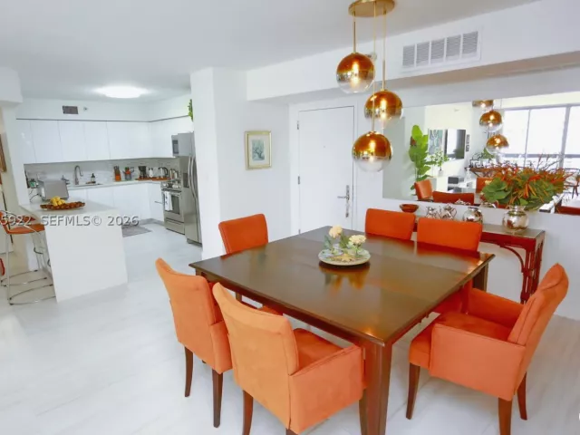 2-bedroom condo for sale in Aventura - 3530 Mystic Pointe Dr 2807 - MondialRealty