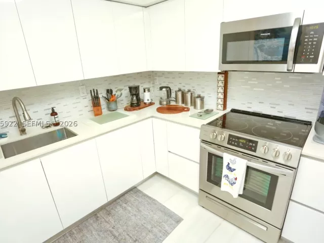 2-bedroom condo for sale in Aventura - 3530 Mystic Pointe Dr 2807 - MondialRealty