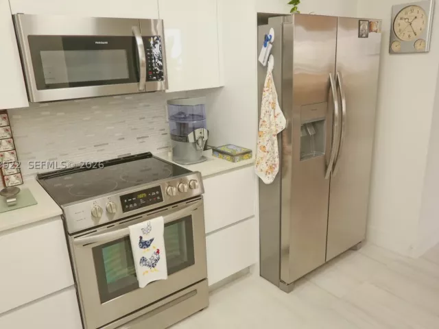 2-bedroom condo for sale in Aventura - 3530 Mystic Pointe Dr 2807 - MondialRealty