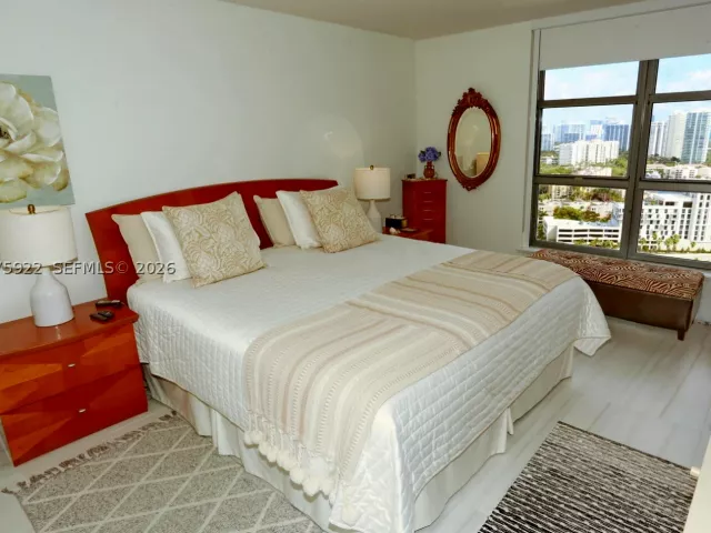 2-bedroom condo for sale in Aventura - 3530 Mystic Pointe Dr 2807 - MondialRealty