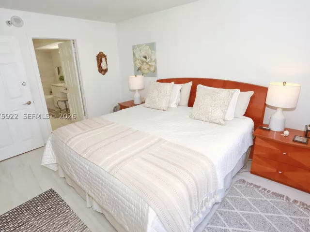 2-bedroom condo for sale in Aventura - 3530 Mystic Pointe Dr 2807 - MondialRealty