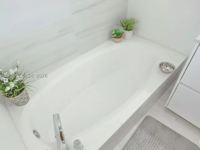 2-bedroom condo for sale in Aventura - 3530 Mystic Pointe Dr 2807 - MondialRealty
