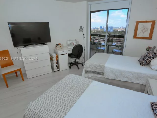 2-bedroom condo for sale in Aventura - 3530 Mystic Pointe Dr 2807 - MondialRealty
