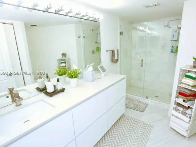 2-bedroom condo for sale in Aventura - 3530 Mystic Pointe Dr 2807 - MondialRealty