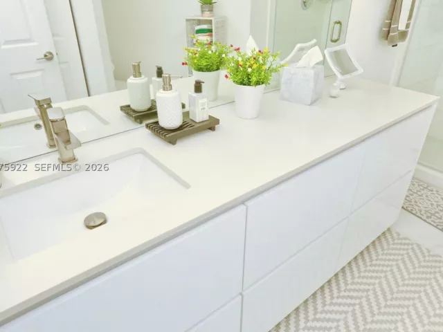 2-bedroom condo for sale in Aventura - 3530 Mystic Pointe Dr 2807 - MondialRealty