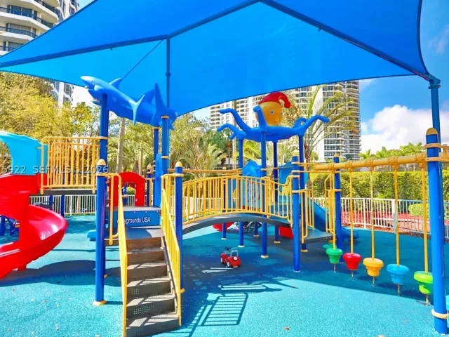 2-bedroom condo for sale in Aventura - 3530 Mystic Pointe Dr 2807 - MondialRealty