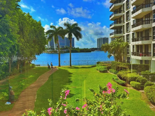 2-bedroom condo for sale in Aventura - 3530 Mystic Pointe Dr 2807 - MondialRealty