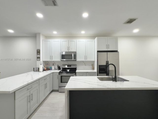 3-bedroom home for rent in Miami - 11269 SW 231st LN - MondialRealty